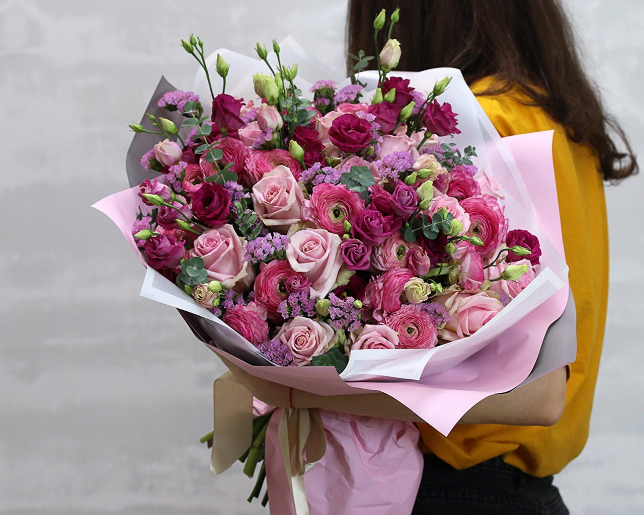 Букет цветов Жизнь в розовом цвете - купить по цене 16540 ₽ с доставкой,Москва
