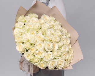 Букет из 51 белой розы 50-60 см (Россия) в стильной упаковке  small - 2