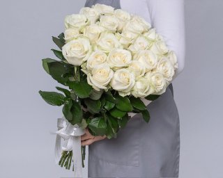 Букет из 25 белых роз 50-60 см (Россия) под атласную ленту  small - 2