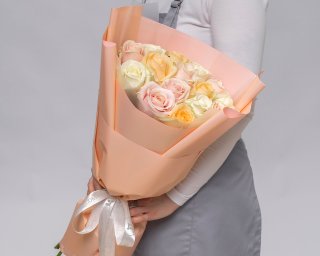 Букет из 15 роз 50-60 см микс (Россия) в упаковке  small - 2