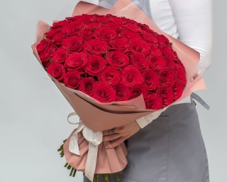Букет из 51 красной розы 50-60 см (Россия) в стильной упаковке  small - 2