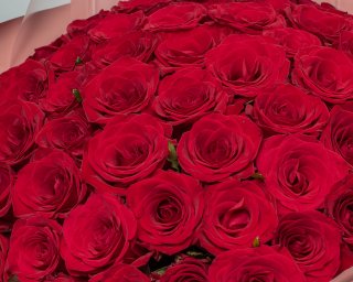 Букет из 51 красной розы 50-60 см (Россия) в стильной упаковке  small - 4
