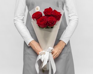 Букет из 5 красных роз премиум 40-50 см (Эквадор) в стильной упаковке  small - 3