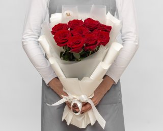 Букет из 9 красных роз премиум 40-50 см (Эквадор) в стильной упаковке  small - 3