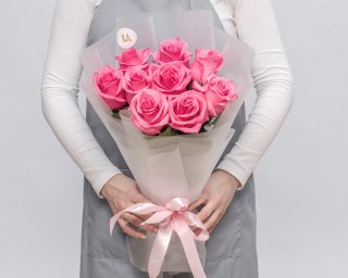 Букет из 9 розовых роз премиум 40-50 см (Эквадор) в стильной упаковке  small - 3