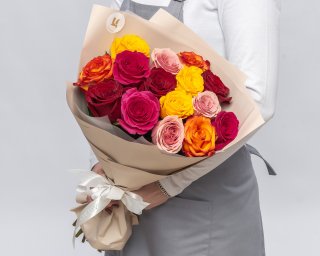 Букет из 15 роз яркий микс премиум 40-50 см (Эквадор) в стильной упаковке  small - 2
