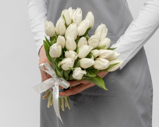 Букет из 25 белых тюльпанов стандарт под ленту  small - 2