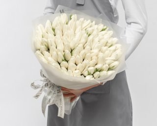 Букет из 101 белого тюльпана стандарт в стильной упаковке  small - 2