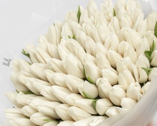 Букет из 101 белого тюльпана стандарт в стильной упаковке  small - 4