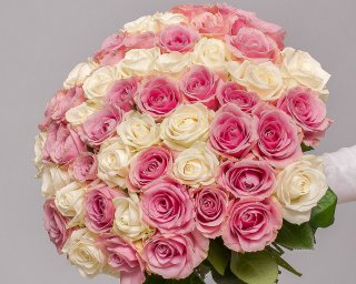 Букет из 51 белой и розовой розы 35-40 см (Россия) под ленту  small - 3