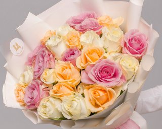 Букет из 25 роз в пастельных тонах 35-40 см (Россия) в упаковке  small - 4