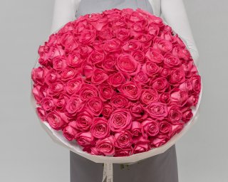 Букет из 101 малиновой розы 50-60 см (Россия) в стильной упаковке  small - 3