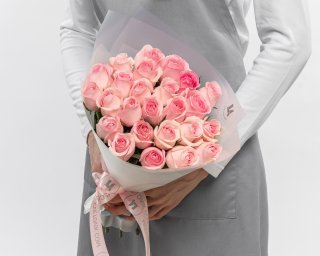 Букет из 25 розовой розы 35-40 см (Кения) в упаковке  small - 3