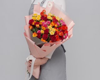 Букет из 15 кустовых роз яркий микс 60-70 см (Кения) в упаковке  small - 3