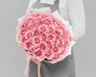 Букет из 35 розовых роз 35-40 см (Россия) в упаковке  small - 3
