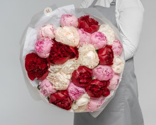 Букет из 25 пионов яркий микс в упаковке  small - 3