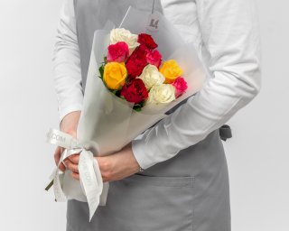 Букет из 11 роз 35-40 см микс в упаковке  small - 2