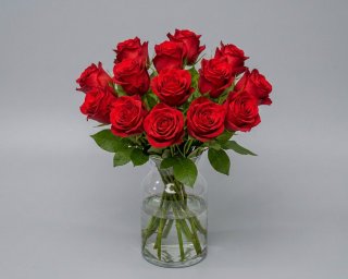 Пачка из 10 красных роз (Кения) 35-40 см  small - 3