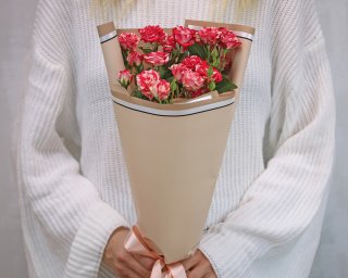 Букет из 3 высоких кустовых роз (Кения) 60-70 см в стильной упаковке  small - 1
