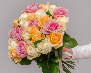 Букет из 25 роз в пастельных тонах 35-40 см (Россия) под ленту   small - 1