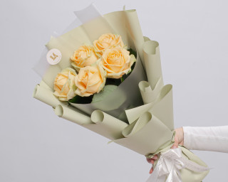 Букет из кремовых роз 50-60 см (Россия) в упаковке    5 шт small - 1