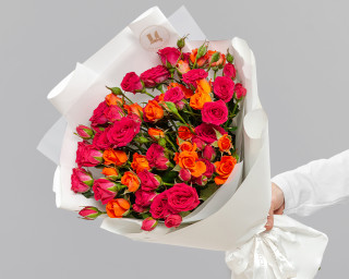 Букет из кустовых роз (Кения) микс 50 см в упаковке    9 шт small - 1