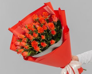 Букет из оранжевых кустовых роз (Россия) 50 см в упаковке    7 шт small - 1