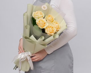 Букет из кремовых роз 50-60 см (Россия) в упаковке    5 шт small - 2