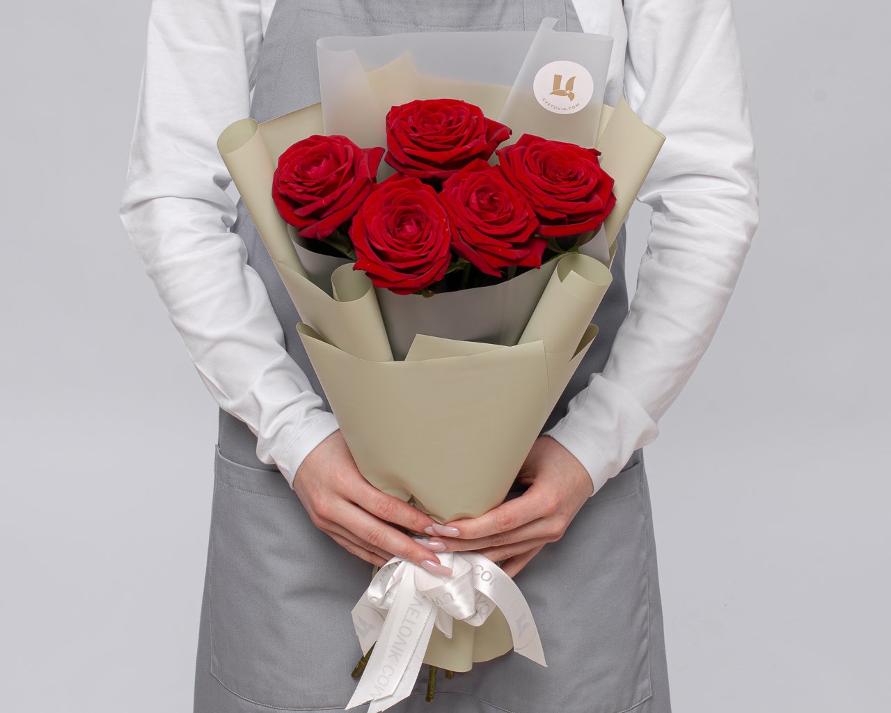 Букет из красных роз 50-60 см (Россия) в упаковке    5 шт - 2