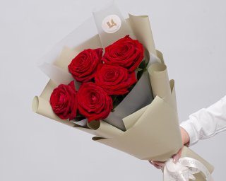 Букет из красных роз 50-60 см (Россия) в упаковке    5 шт small - 3