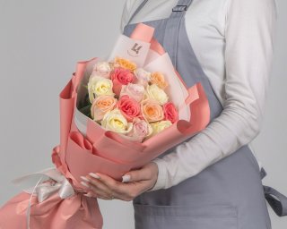 Букет из роз нежный микс (Кения) 35-40 см в упаковке     15 шт small - 2