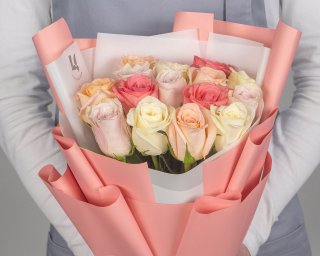 Букет из роз нежный микс (Кения) 35-40 см в упаковке     15 шт small - 3