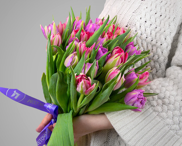 Букет из 25 пионовидных тюльпанов микс под ленту  - 1